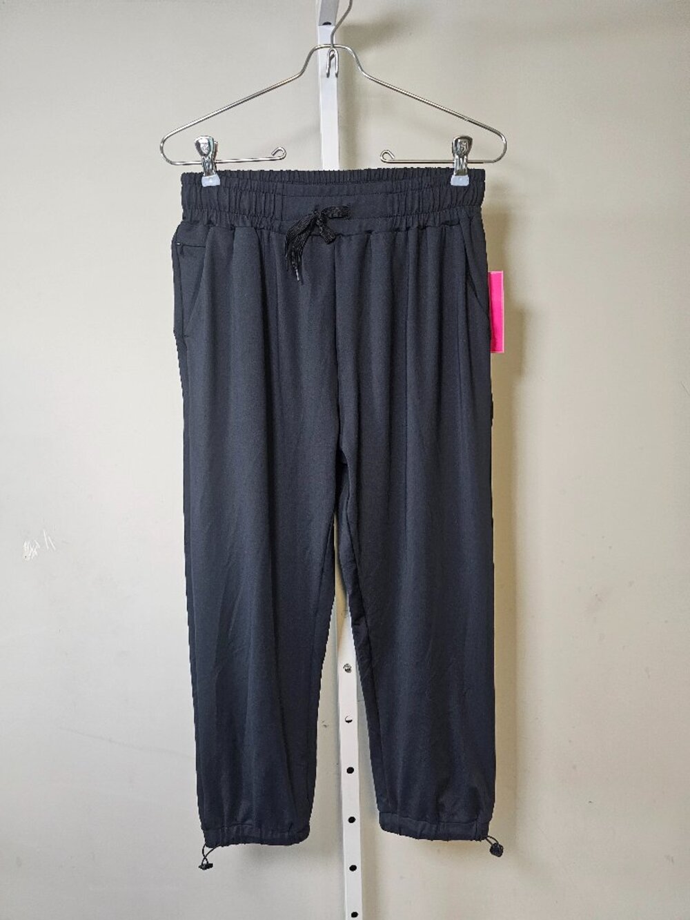 Yoga Sportswear Joggers Black Athletic Athleisure Sporty Cropped S NWT